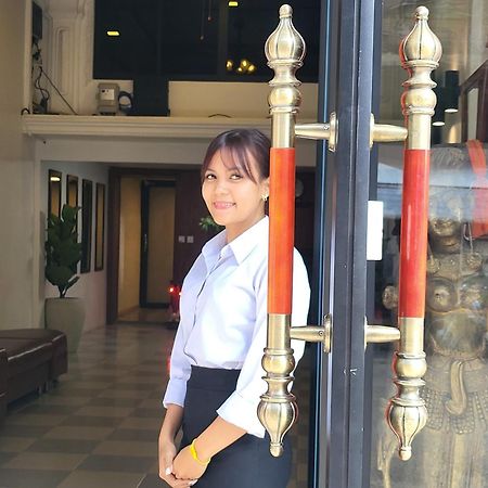 Sun Chakra Boutique Hotel Пном Пен Екстериор снимка