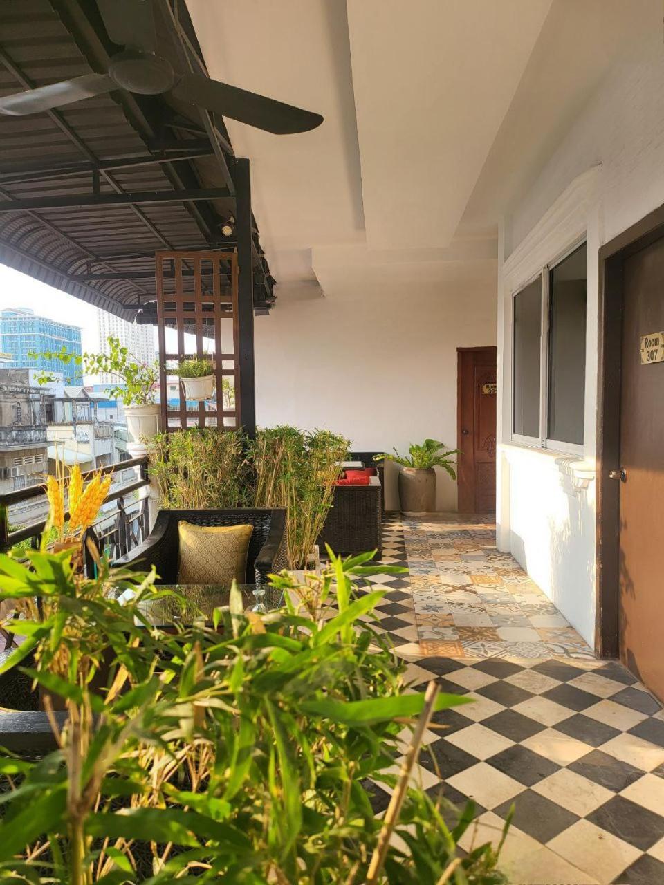 Sun Chakra Boutique Hotel Пном Пен Екстериор снимка