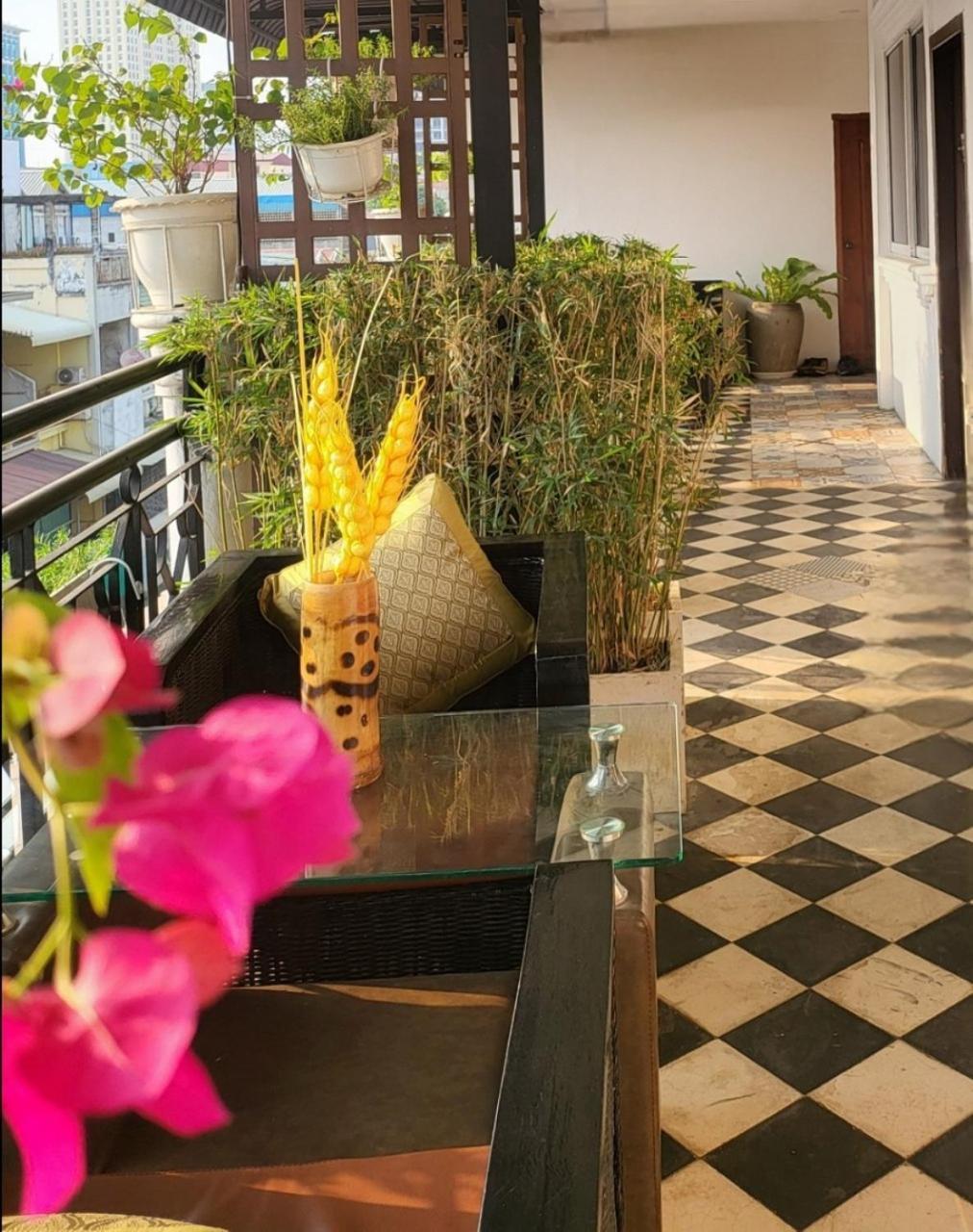 Sun Chakra Boutique Hotel Пном Пен Екстериор снимка